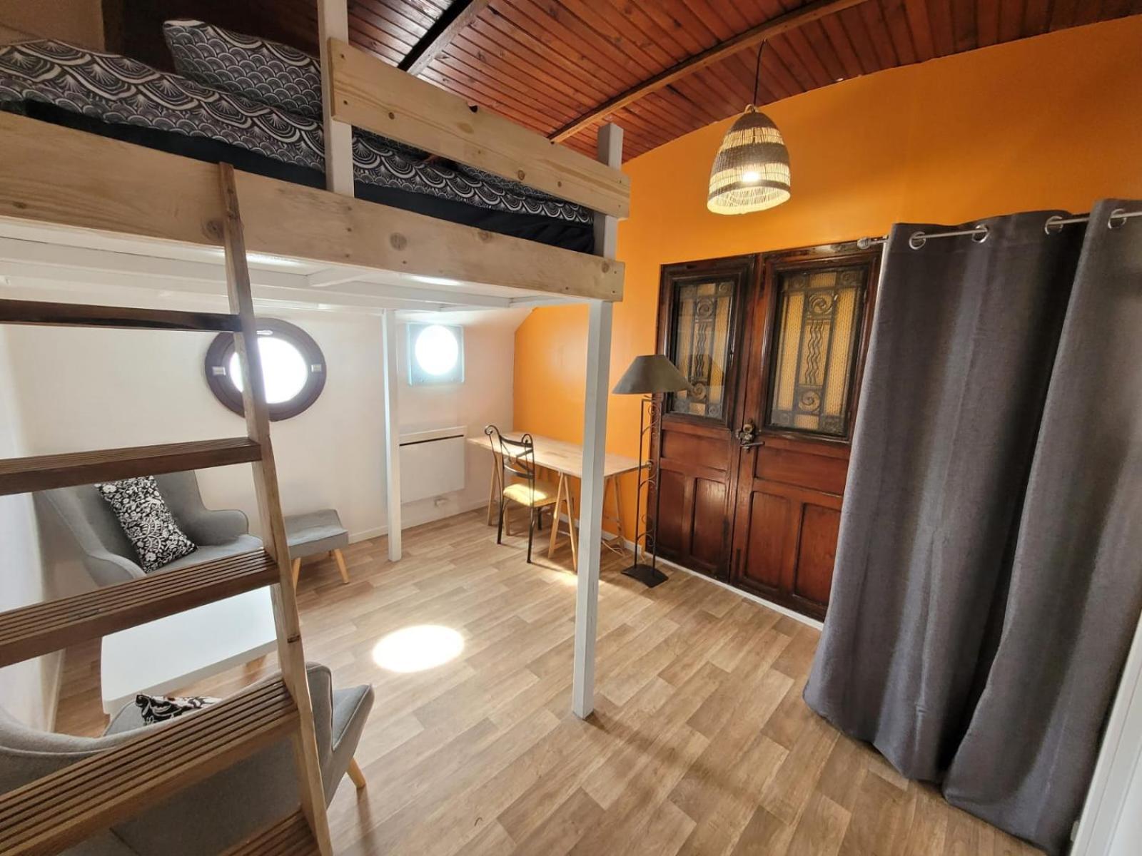 Chambre Sur L'Eau - Peniche La Diva Conflans-Sainte-Honorine Dış mekan fotoğraf