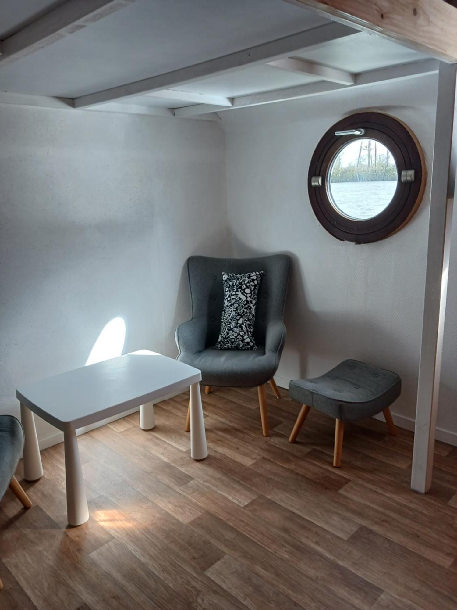 Chambre Sur L'Eau - Peniche La Diva Conflans-Sainte-Honorine Dış mekan fotoğraf